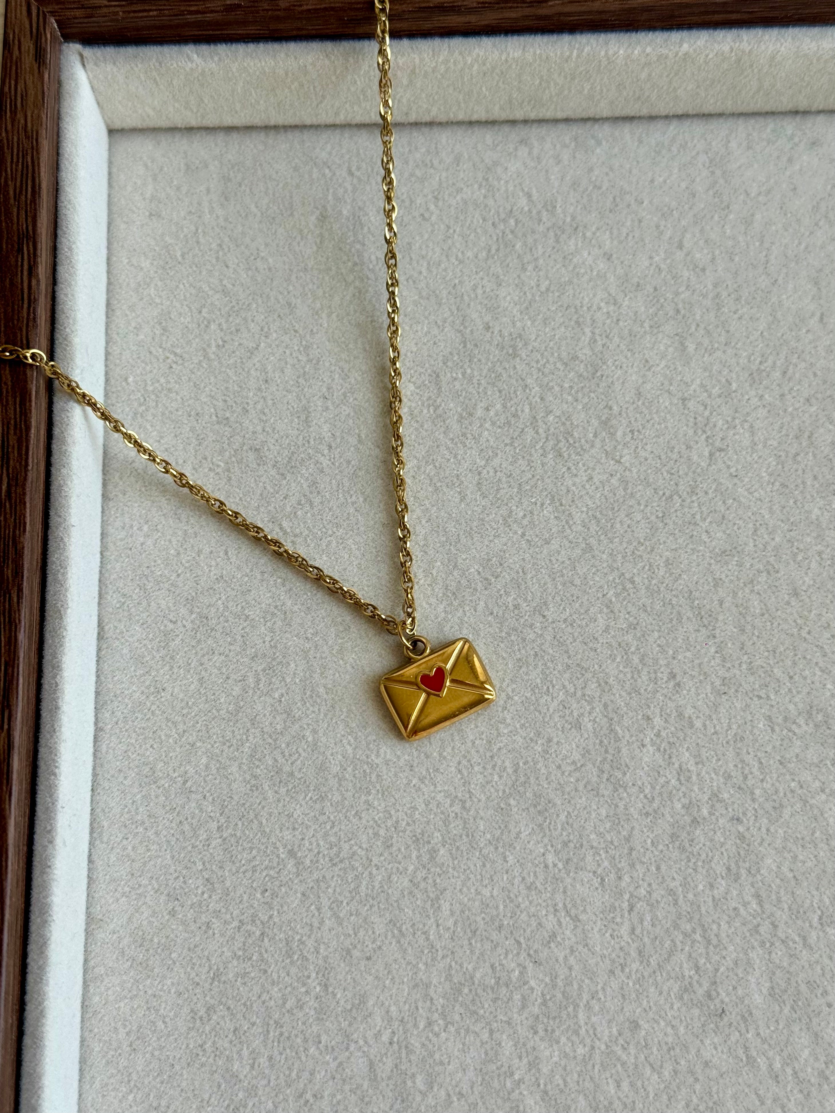 Collier lettre coeur